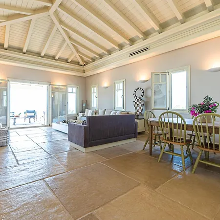 Salanti Hillcrest Villa *