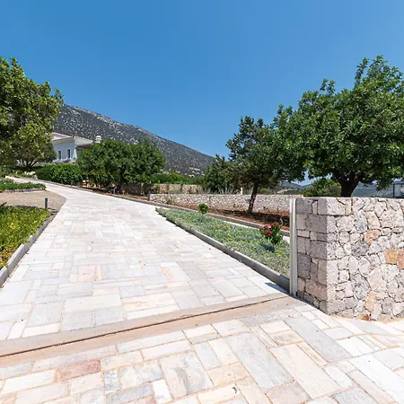 Salanti Hillcrest Villa